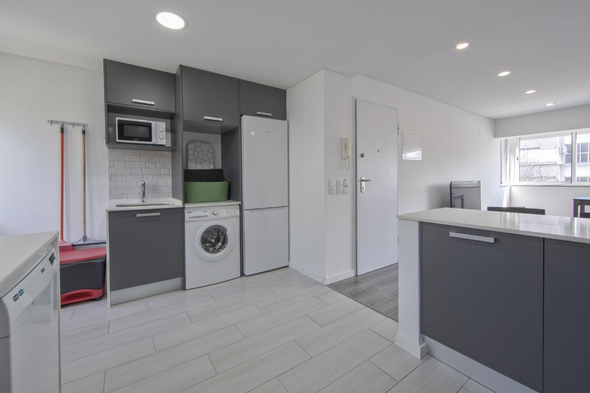 Olivais Modern By Homing *